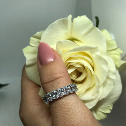 Classic Oval Sparkling Ring