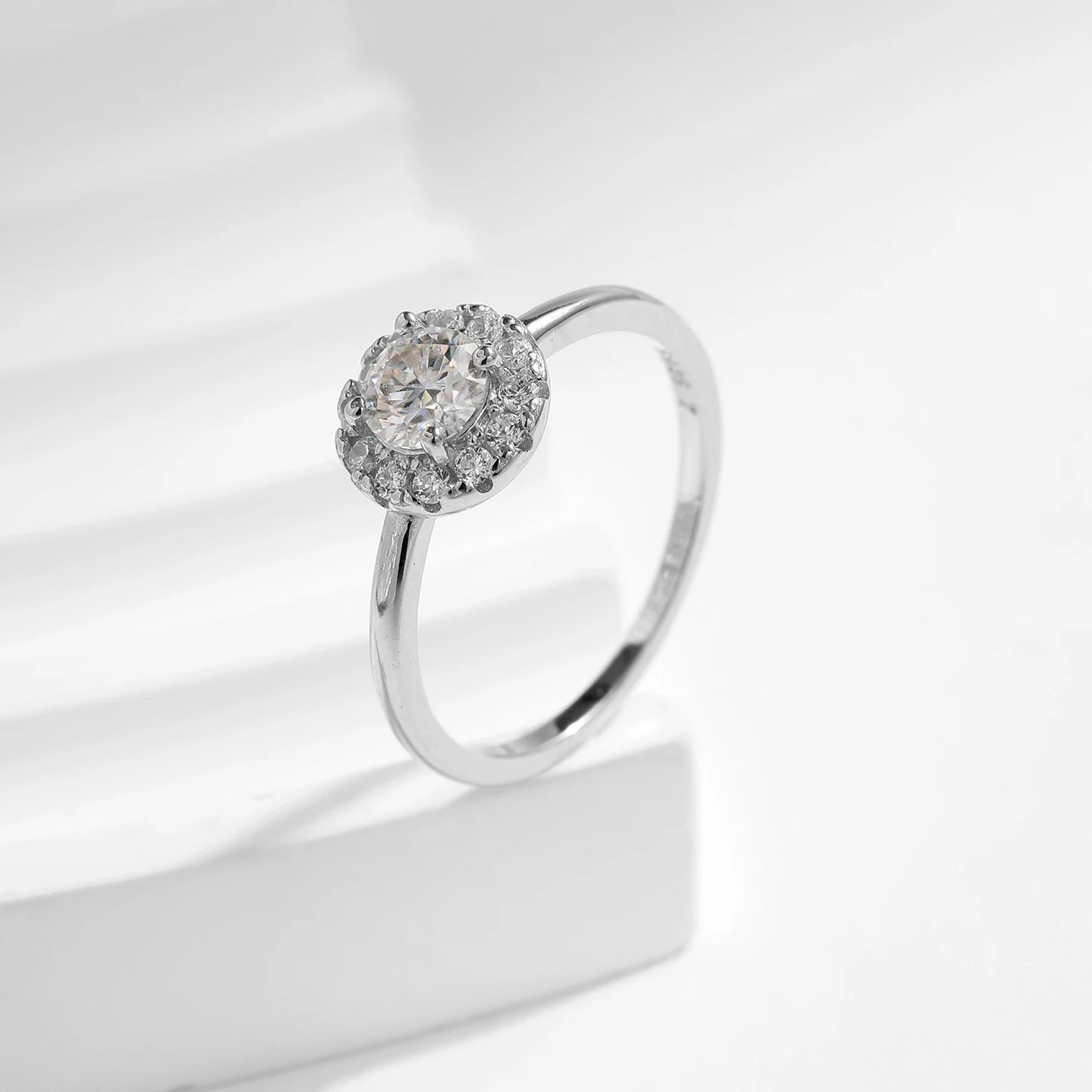 Round Moissanite Exquisite Ring